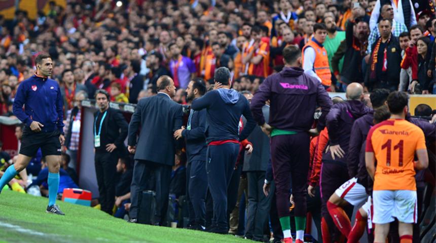 Ma&ccedil; esnasında Fatih Terim'i sinirlendiren olay