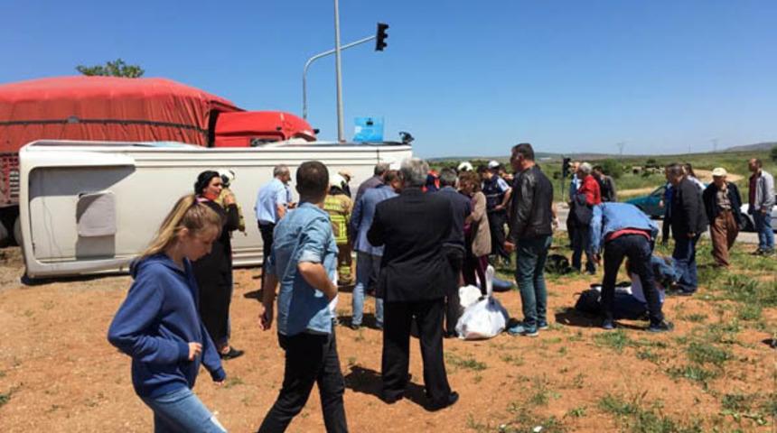 Balıkesir’de feci kaza: 19 yaralı