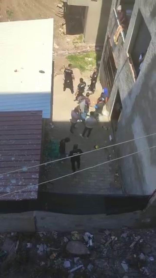 Diyarbakır&rsquo;da iki grup arasında silahlı kavga: 4 yaralı 1