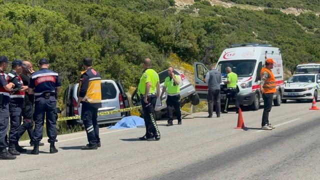 Isparta&rsquo;da iki otomobil &ccedil;arpıştı: 1 &ouml;l&uuml;, 5 yaralı 5