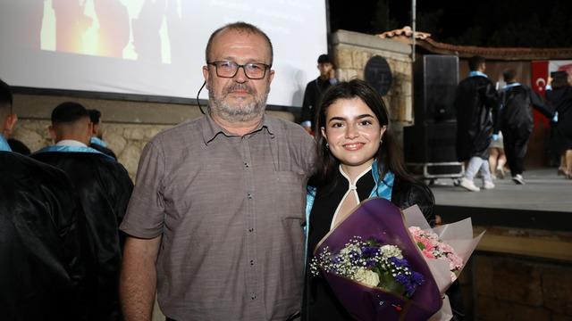 Bir ilki başardı: 59 erkek öğrenci arasında tek kızdı! Babasının izinden gitti 