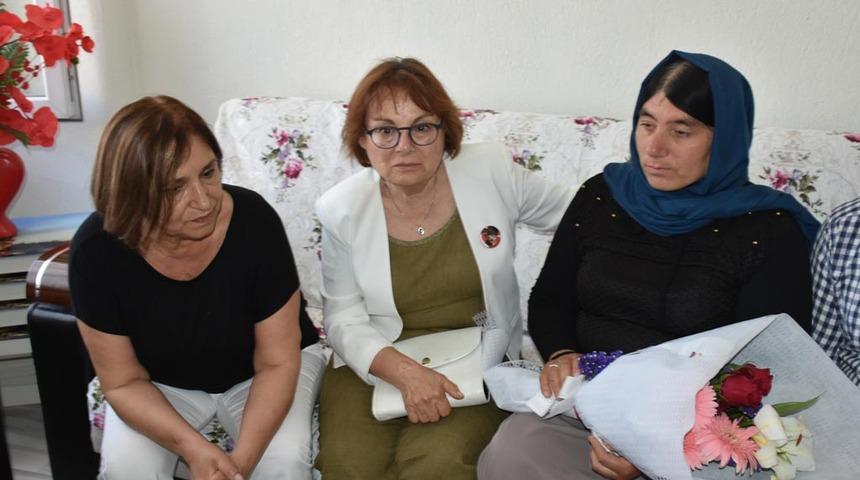 Selvi Kılı&ccedil;daroğlu, şehit annelerini ziyaret etti