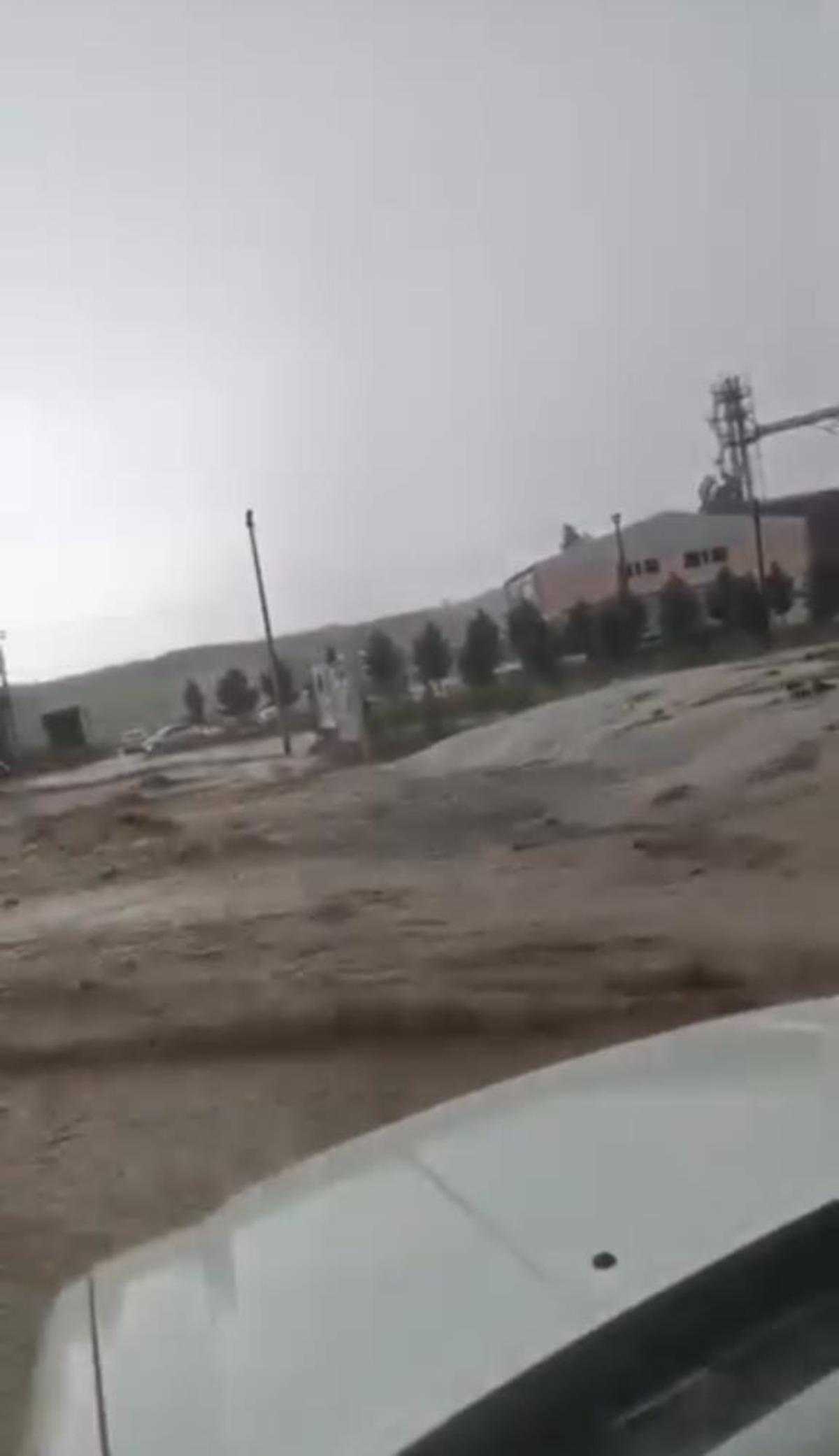 &Ccedil;ankırı&rsquo;da sağanak etkili oldu: Fabrikayı su bastı 2