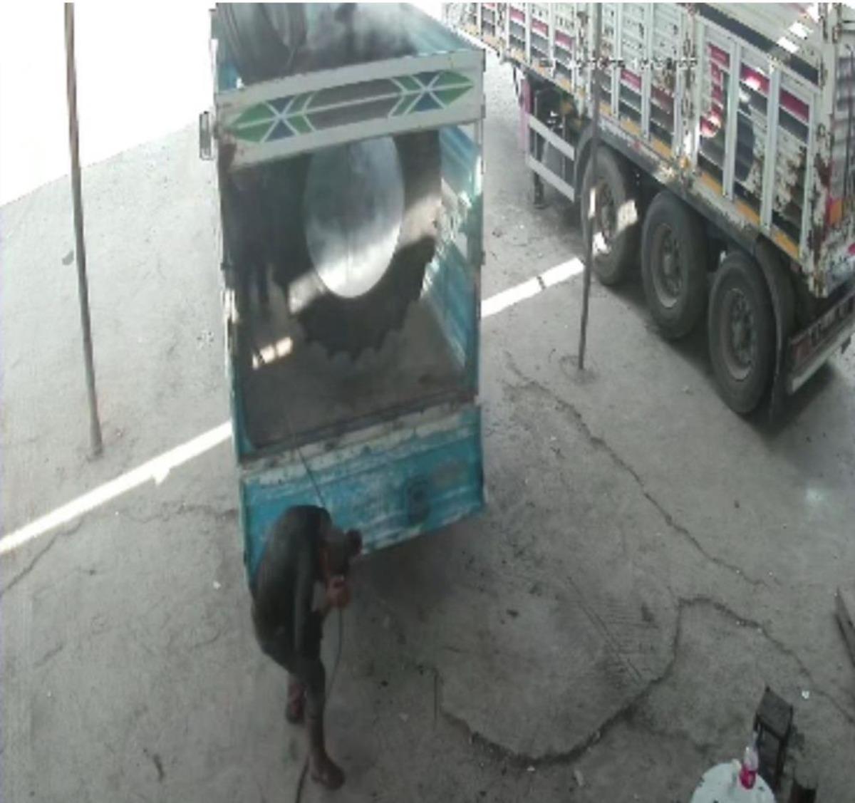 Siirt&rsquo;te şişirilen lastik bomba gibi patladı: 2 yaralı 2