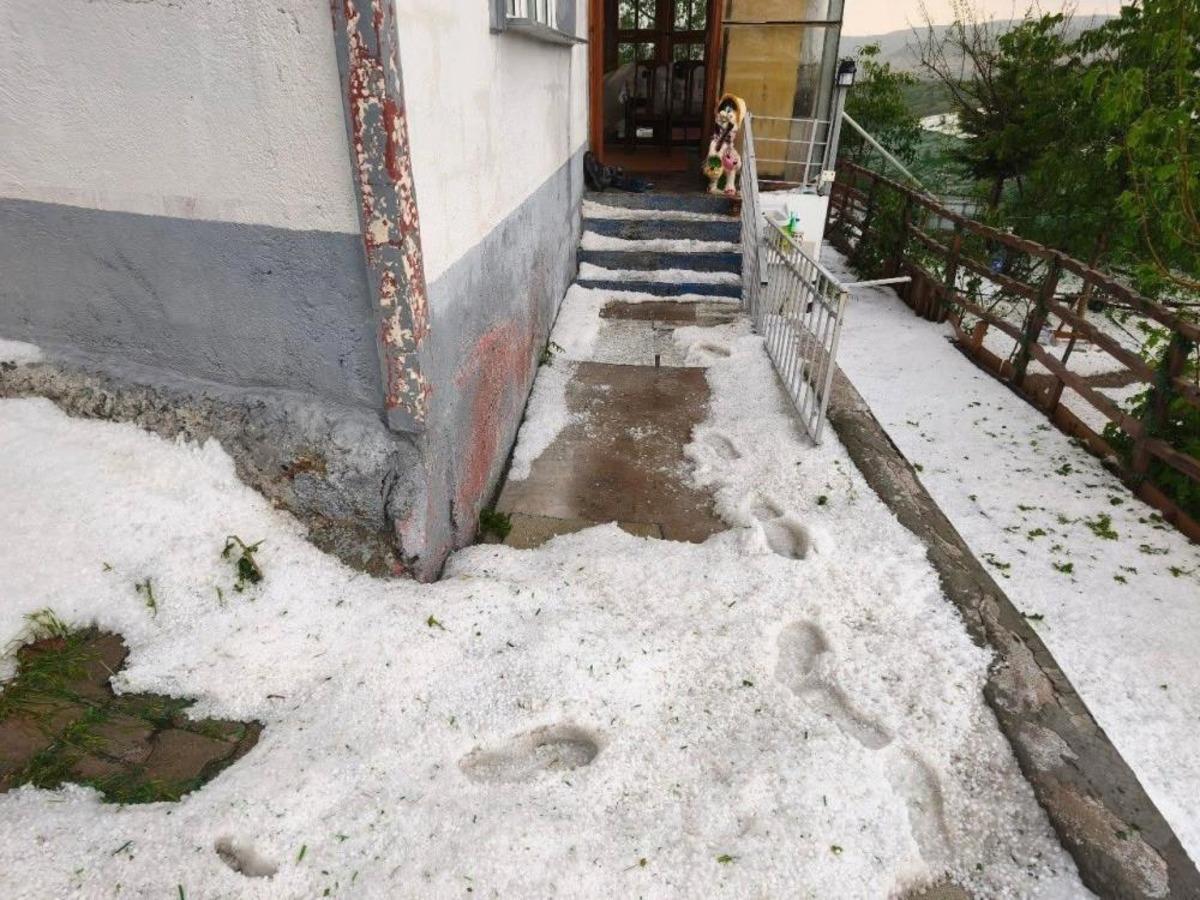 Ke&ccedil;i&ouml;ren&rsquo;de dolu yağışı etkili oldu 1