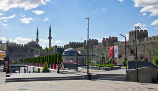 Kayseri&rsquo;de &lsquo;yağma&rsquo; su&ccedil;undan 14 yıl hapis cezasıyla aranan şahıs yakalandı
