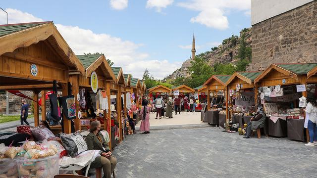 Talas'ın ‘maharetli elleri’ yaza merhaba diyor