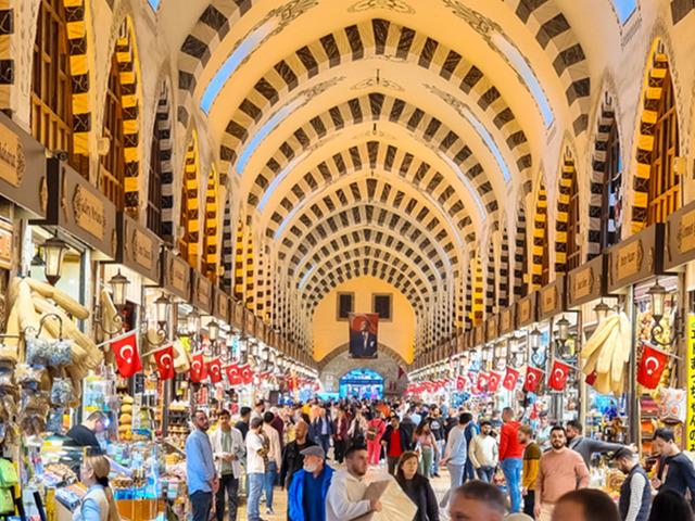 T&uuml;rkiye'ye gelen turistlerin en &ccedil;ok şaşırdığı 7 T&uuml;rk geleneği