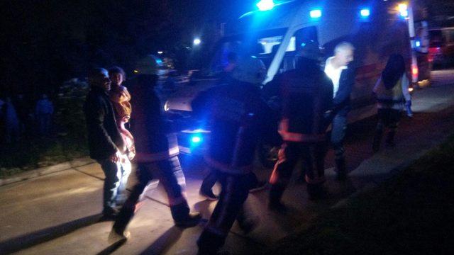 7 kişinin bindiği asansör zemine çakıldı