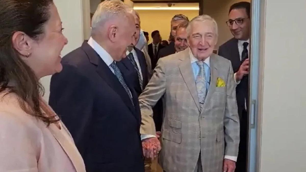 Rahmi Ko&ccedil; un fıkrasına bir tepki de AK Parti den: "&Ccedil;ok yanlış ve &ccedil;irkindir" 1