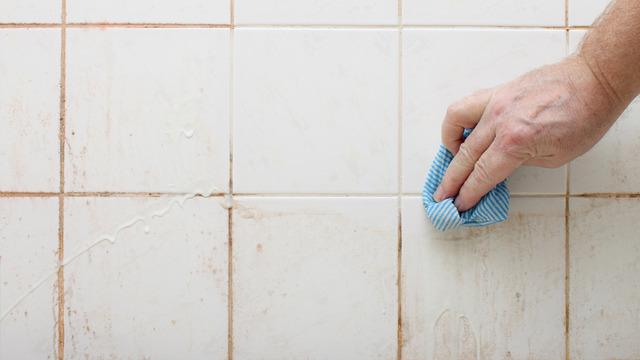Sirkeden daha etkili: Fayanslardaki kiri yağ gibi akıtıyor