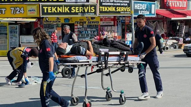 K&uuml;tahya&rsquo;da motosiklet ile elektrikli bisiklet &ccedil;arpıştı: 1 yaralı 4