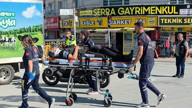 K&uuml;tahya&rsquo;da motosiklet ile elektrikli bisiklet &ccedil;arpıştı: 1 yaralı 3