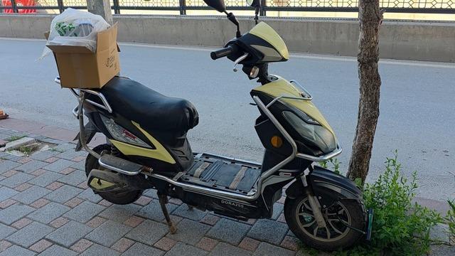 K&uuml;tahya&rsquo;da motosiklet ile elektrikli bisiklet &ccedil;arpıştı: 1 yaralı 2