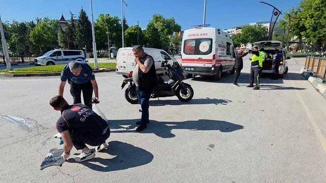 Kütahya’da motosiklet ile elektrikli bisiklet çarpıştı: 1 yaralı