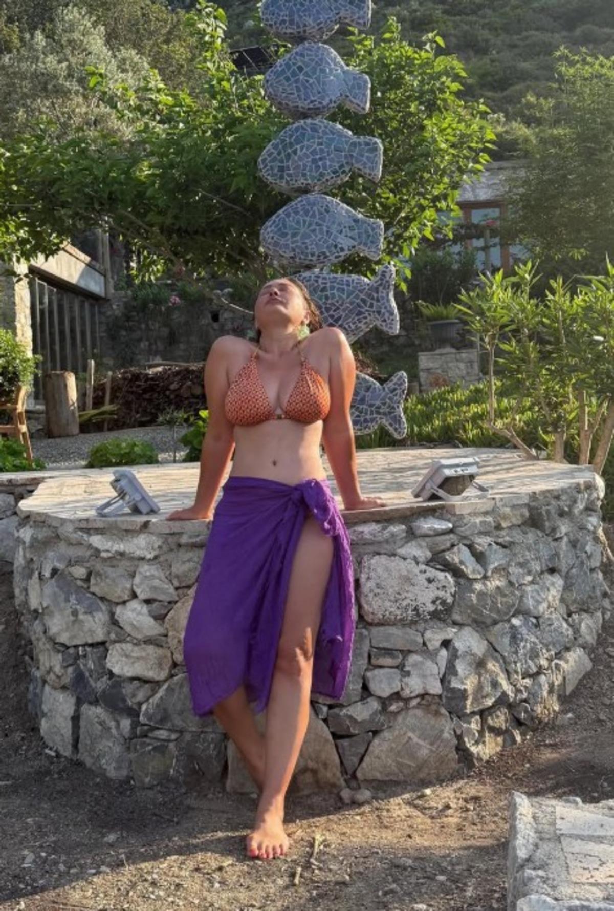 Nurg&uuml;l Yeşil&ccedil;ay bikinili pozlarıyla g&uuml;ndemde!  K&ouml;yden koya  6