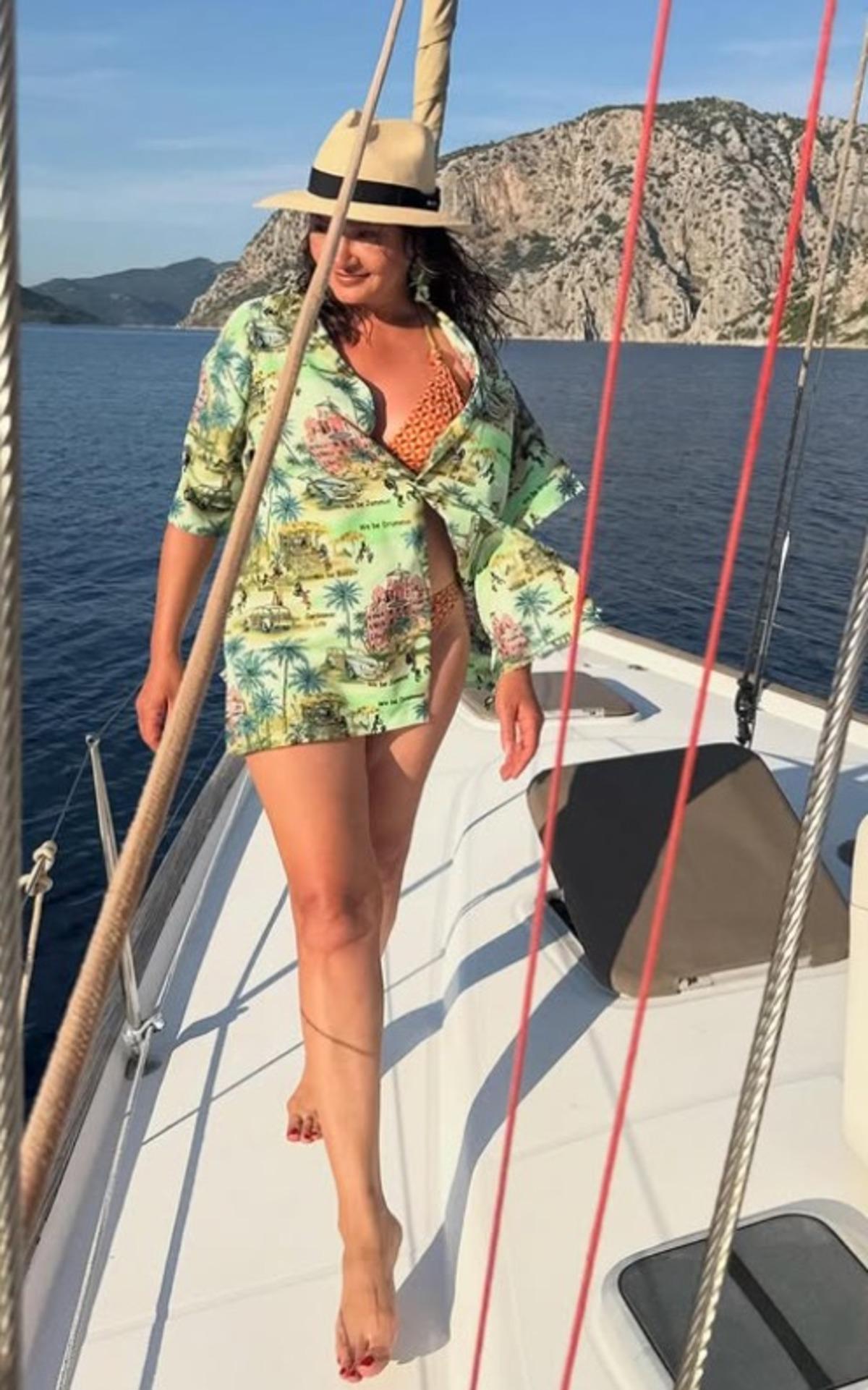Nurg&uuml;l Yeşil&ccedil;ay bikinili pozlarıyla g&uuml;ndemde!  K&ouml;yden koya  3