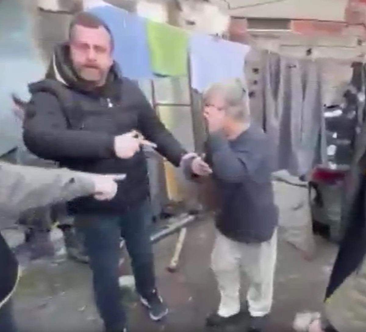 Kapıda g&ouml;r&uuml;nd&uuml;, operasyon i&ccedil;in d&uuml;ğmeye basıldı 3