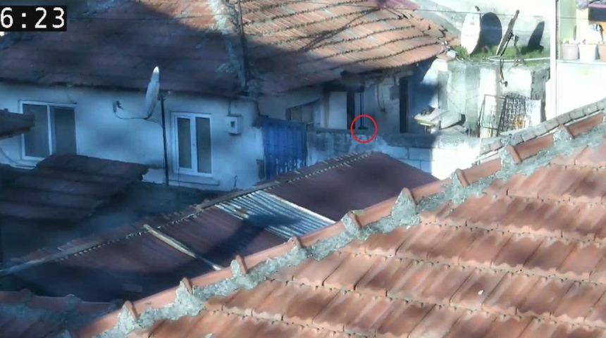 Kapıda g&ouml;r&uuml;nd&uuml;, operasyon i&ccedil;in d&uuml;ğmeye basıldı