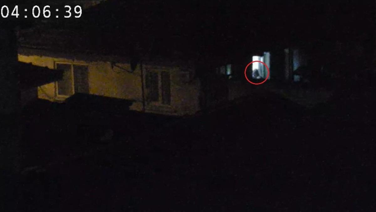 Kapıda g&ouml;r&uuml;nd&uuml;, operasyon i&ccedil;in d&uuml;ğmeye basıldı 6