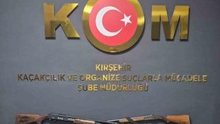 Kırşehir’de, ruhsatsız tüfek ve kaçak içki ele geçirildi