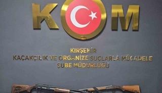 Kırşehir&rsquo;de, ruhsatsız t&uuml;fek ve ka&ccedil;ak i&ccedil;ki ele ge&ccedil;irildi