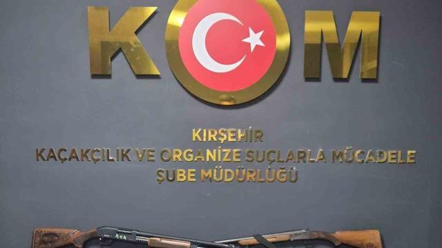 Kırşehir’de, ruhsatsız tüfek ve kaçak içki ele geçirildi