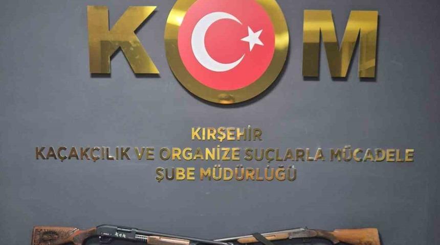 Kırşehir&rsquo;de, ruhsatsız t&uuml;fek ve ka&ccedil;ak i&ccedil;ki ele ge&ccedil;irildi
