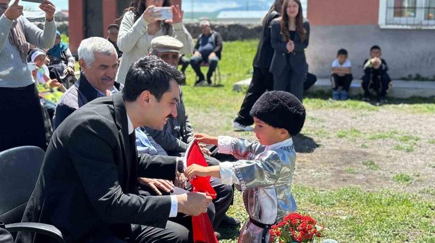 Kars&rsquo;ta k&ouml;y ilkokulunda yıl sonu coşkusu