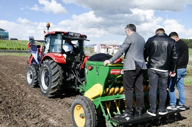 &Uuml;niversite Kamp&uuml;s alanında ilk kez yeşil ve kırmızı mercimek ile nohut ekimi 2