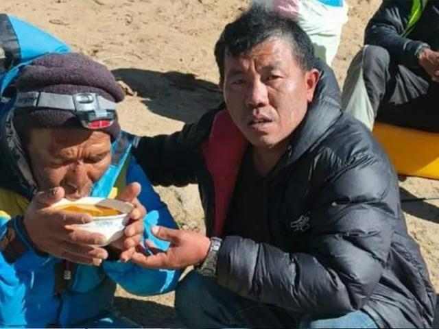 Everest&rsquo;te 6 g&uuml;nl&uuml;k mucize: &Ouml;ld&uuml; sanılıyordu!