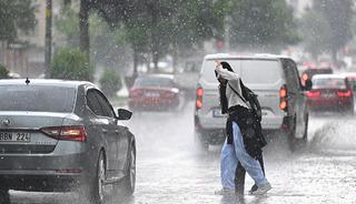 Meteoroloji'den 32 kente saatlik uyarı: Şiddetli sağanak geliyor