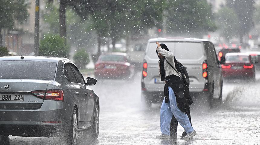 Meteoroloji'den 32 kente saatlik uyarı: Şiddetli sağanak geliyor