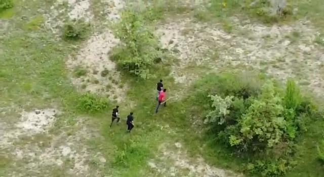 Muhtar, ka&ccedil;ak kazı ş&uuml;phelilerini dronla g&ouml;r&uuml;nt&uuml;ledi 2