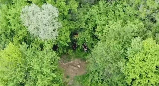 Muhtar, ka&ccedil;ak kazı ş&uuml;phelilerini dronla g&ouml;r&uuml;nt&uuml;ledi 1