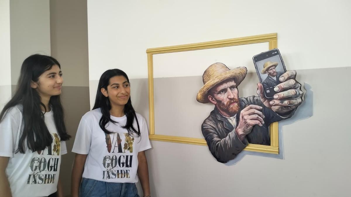 Atık malzemeleri sanat eserine d&ouml;n&uuml;şt&uuml;rd&uuml;ler 8