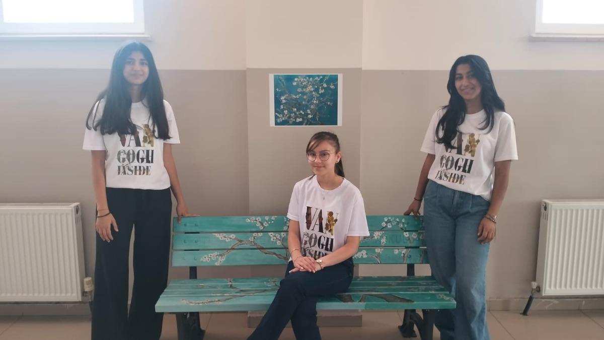 Atık malzemeleri sanat eserine d&ouml;n&uuml;şt&uuml;rd&uuml;ler 7