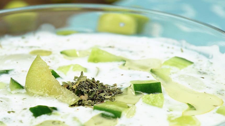 Ferahlığın tadı: Erikli süzme cacık tarifi