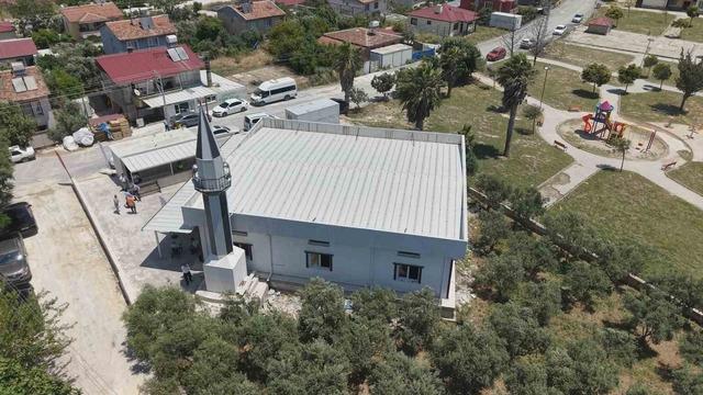 Depremin ardından inşa edilen 129’uncu cami olan ’Akçaova Kenan Güngör Camii’ ibadete açıldı 6
