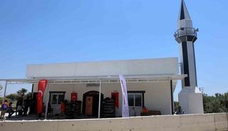 Depremin ardından inşa edilen 129&rsquo;uncu cami olan &rsquo;Ak&ccedil;aova Kenan G&uuml;ng&ouml;r Camii&rsquo; ibadete a&ccedil;ıldı