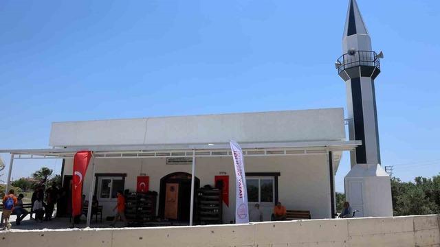 Depremin ardından inşa edilen 129’uncu cami olan ’Akçaova Kenan Güngör Camii’ ibadete açıldı