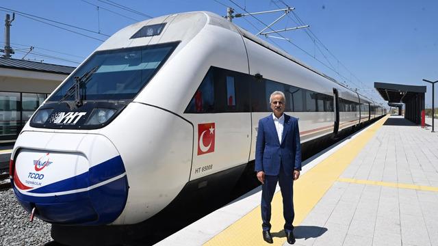 T&uuml;rkiye'nin Avrupa kapısında tarihi adım! Hızlı trenle 4 saatten 1,5 saate d&uuml;ş&uuml;yor