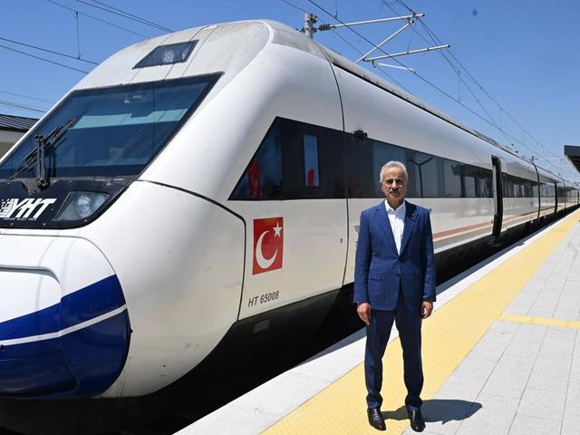 T&uuml;rkiye'nin Avrupa kapısında tarihi adım! Hızlı trenle 4 saatten 1,5 saate d&uuml;ş&uuml;yor