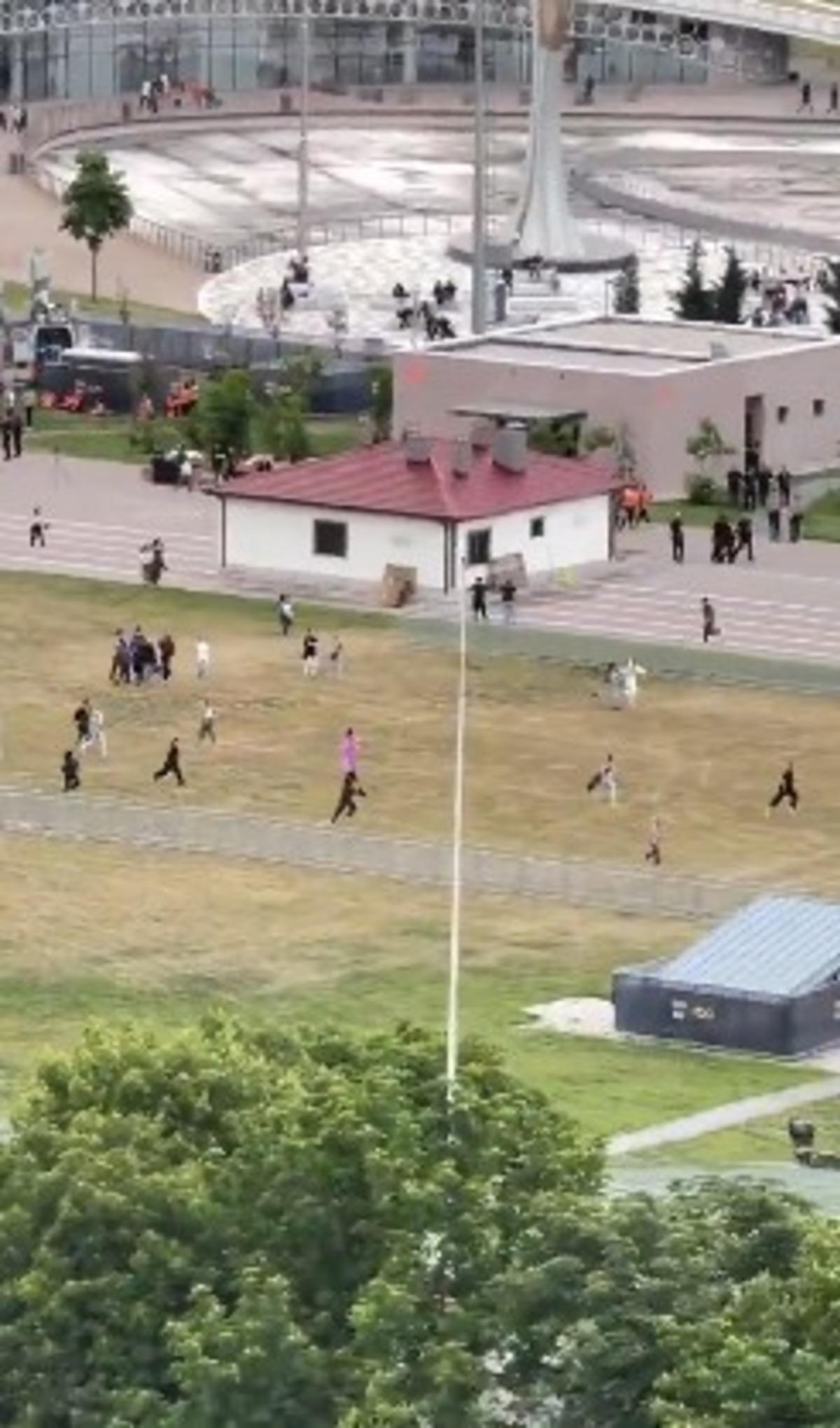 Tarkan konseri için sıra kapma yarışı vardı! Görüntüler viral oldu 1