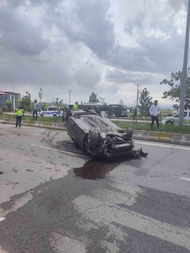 Patnos’ta trafik kazası: Araç takla attı, sürücü yaralandı 1