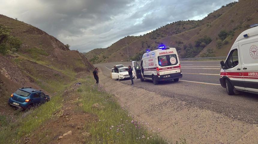Diyarbakır&rsquo;da feci kaza: 1 &ouml;l&uuml;, 3 yaralı