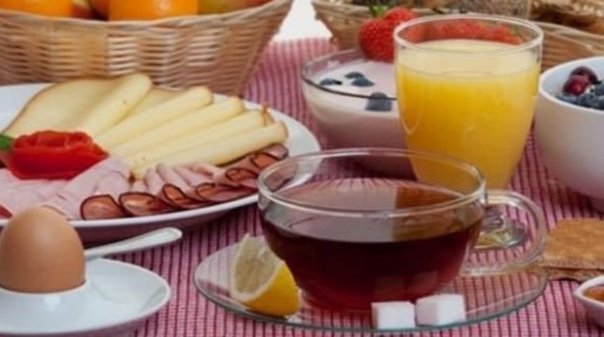 Oruç tutarken hangi yiyecekler susatır hangi yiyecekler susatmaz?