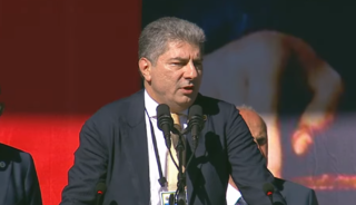 Kongre'de beklenen an geldi! Hakan Safi k&uuml;rs&uuml;den bombaları patlattı! 