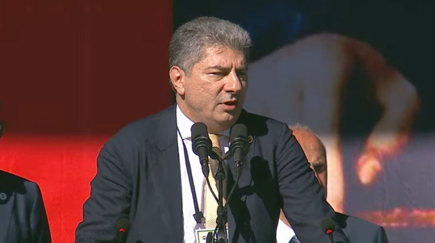 Kongre'de beklenen an geldi! Hakan Safi k&uuml;rs&uuml;den bombaları patlattı! 'Dahası var' diyerek duyurdu