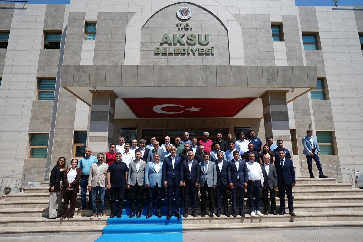 Bakan Ersoy, Antalyalı çiftin nikah şahidi oldu 2